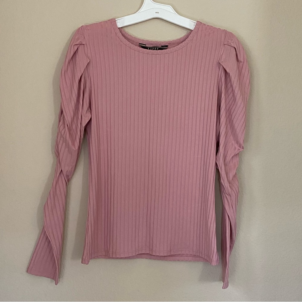 Pink ribbed top with puffed sleeves